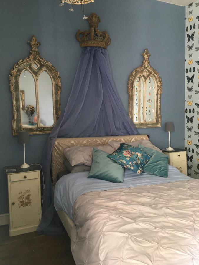 Bed & Breakfast Chateau Gros Puy, Petit Chateau D'hote *
